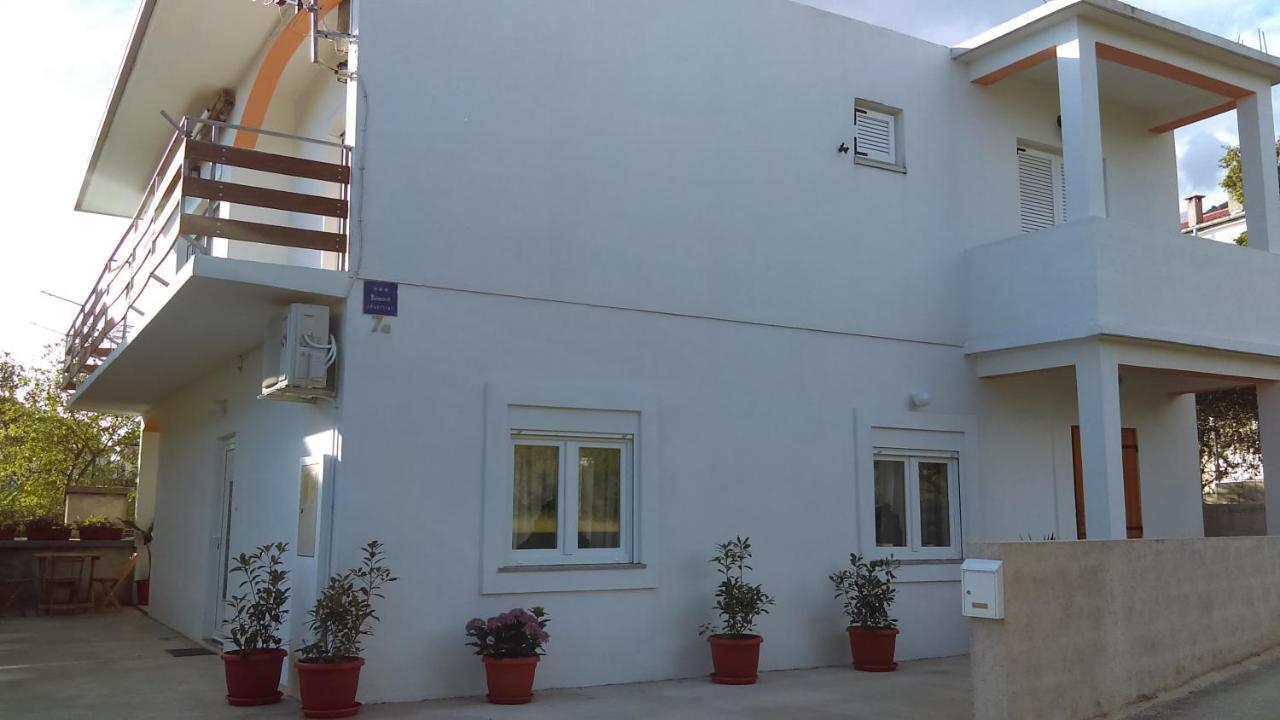 Apartman Borna Starigrad Paklenica Exterior foto