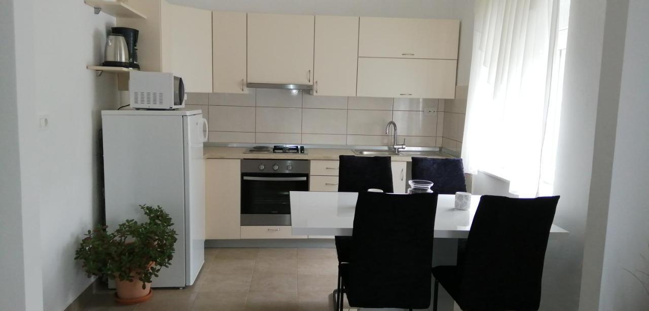Apartman Borna Starigrad Paklenica Exterior foto